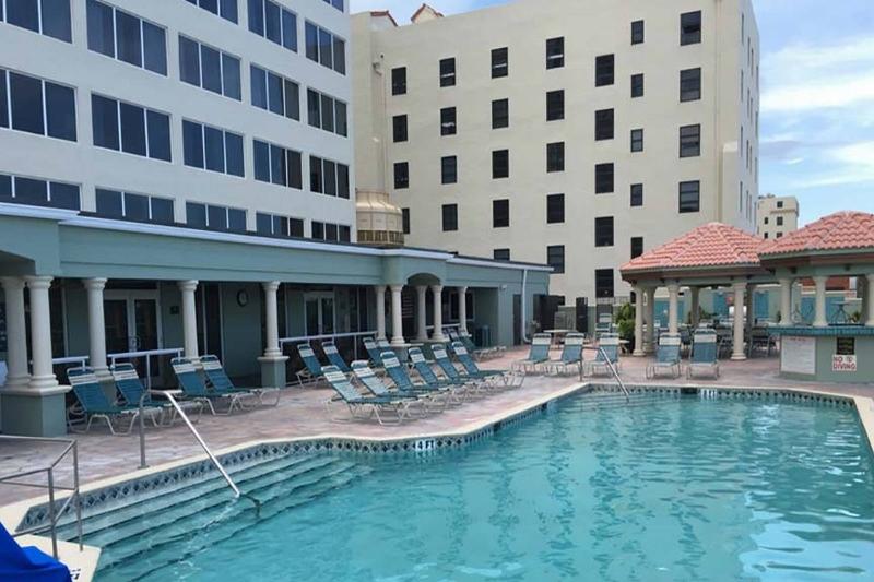 استراحتگاه Hollywood Beach Tower