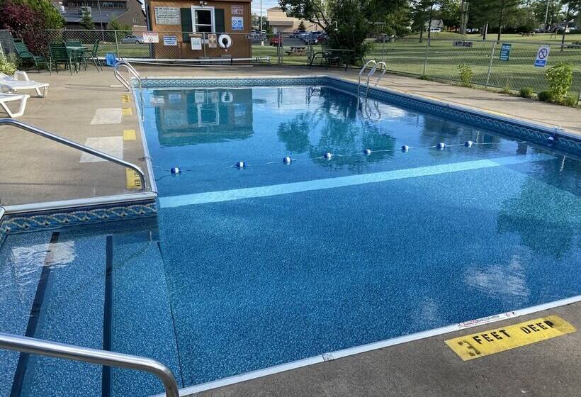 فندق Americas Best Value Inn Plattsburgh
