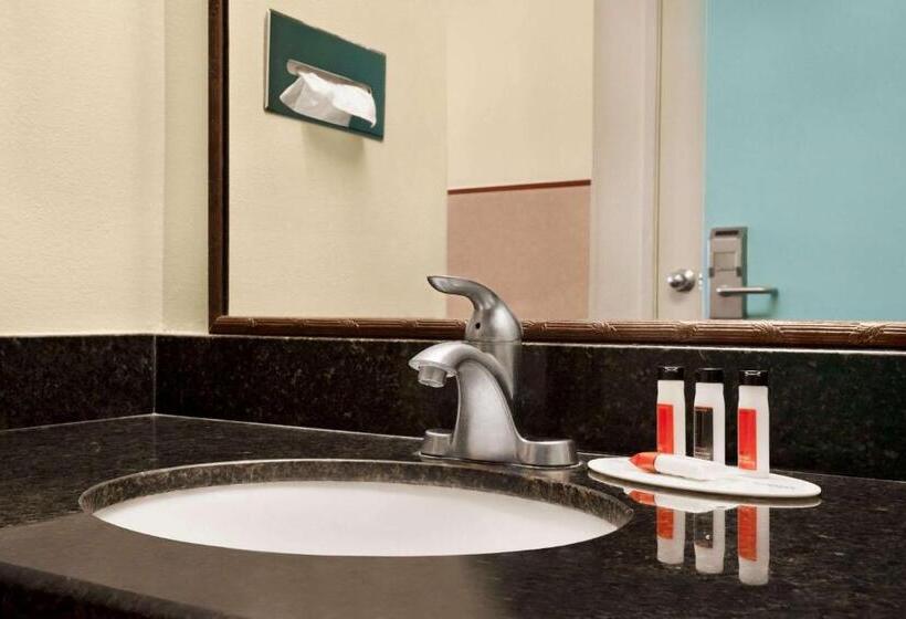 בית מלון כפרי Belmont Inn & Suites