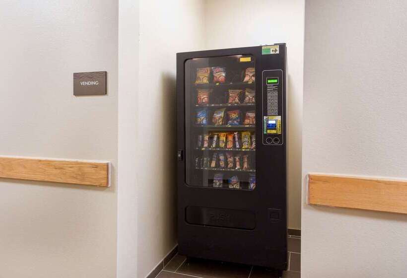 Отель Comfort Inn & Suites Airport