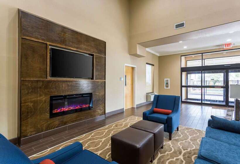 Отель Comfort Inn & Suites Airport