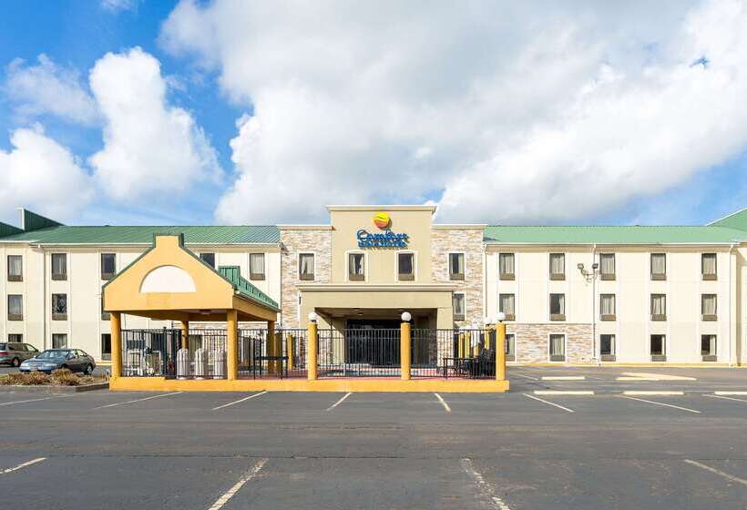 Отель Comfort Inn & Suites Airport