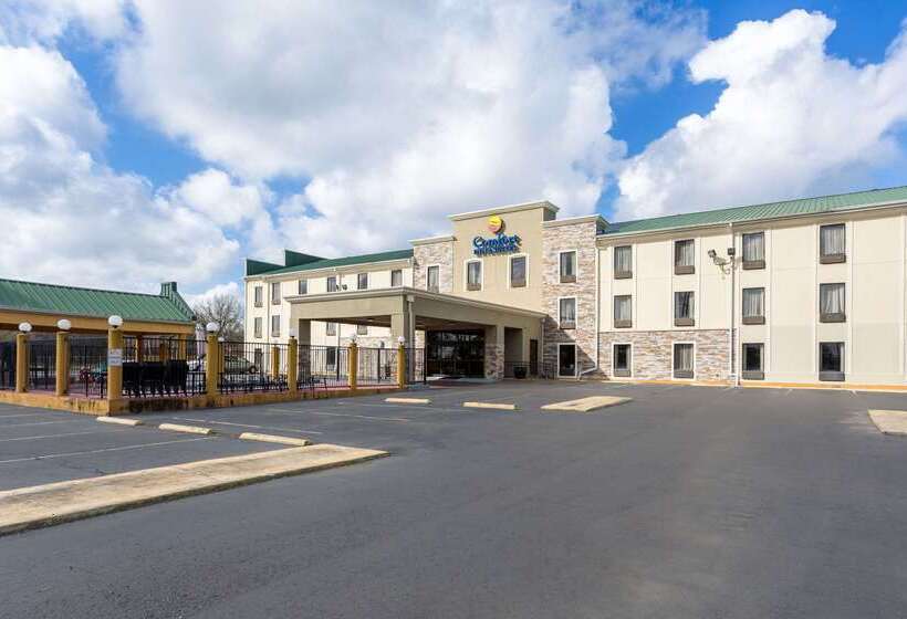 Отель Comfort Inn & Suites Airport