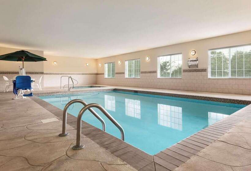 هتل Country Inn & Suites By Radisson, Madison, Al