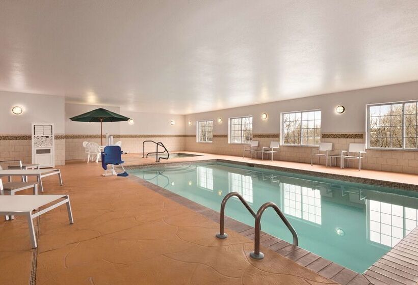 هتل Country Inn & Suites By Radisson, Madison, Al