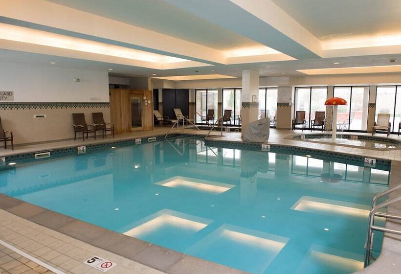 בית מלון כפרי Courtyard By Marriott Erie Ambassador Conference Center