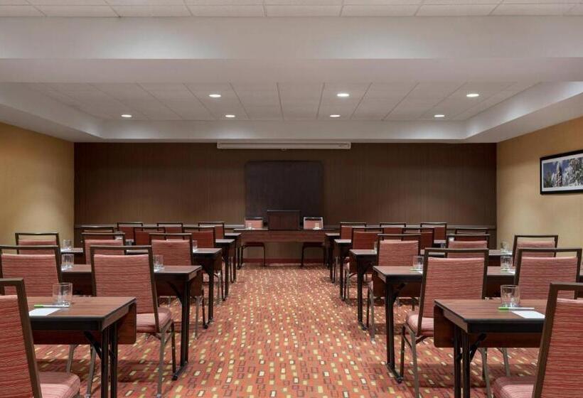 هتل Courtyard Greenville