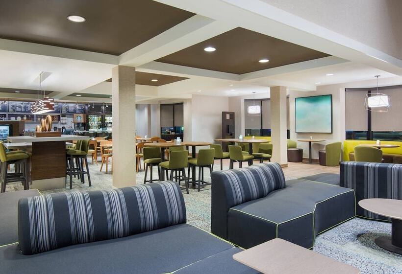 هتل Courtyard By Marriott Springfield Airport