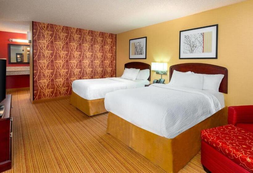 هتل Courtyard By Marriott Springfield Airport