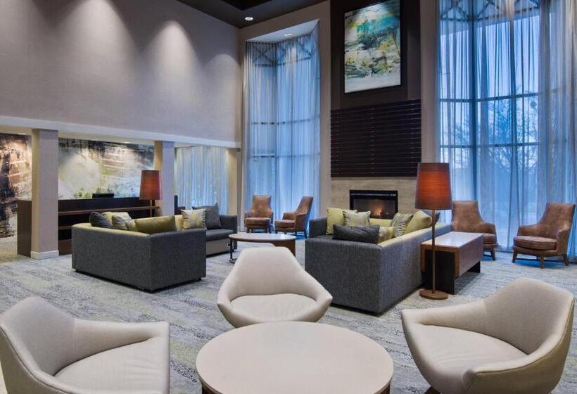 هتل Courtyard By Marriott Springfield Airport