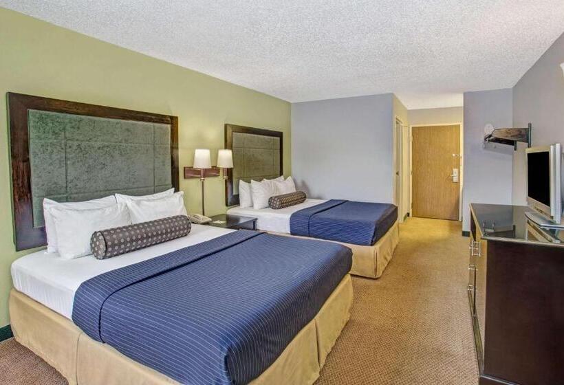 Отель Days Inn By Wyndham Lake Bluff/great Lakes Naval Base