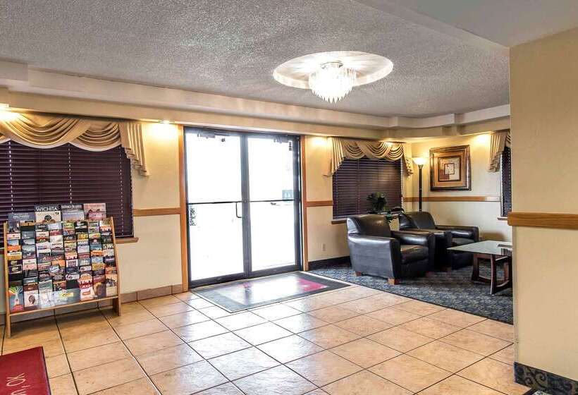 בית מלון כפרי Brentwood Inn Clinton