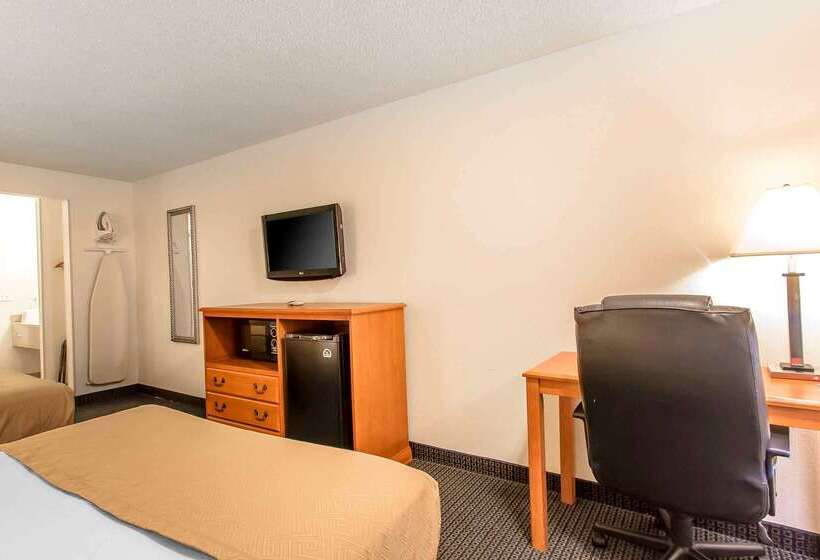 בית מלון כפרי Brentwood Inn Clinton