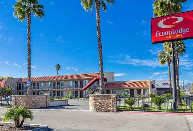 בית מלון כפרי Econo Lodge Inn & Suites Escondido Downtown