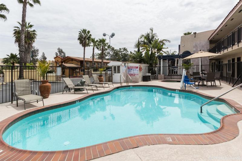 בית מלון כפרי Econo Lodge Inn & Suites Escondido Downtown