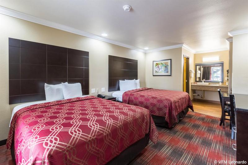 בית מלון כפרי Econo Lodge Inn & Suites Escondido Downtown