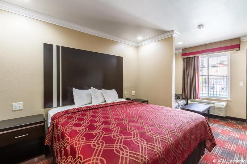 בית מלון כפרי Econo Lodge Inn & Suites Escondido Downtown