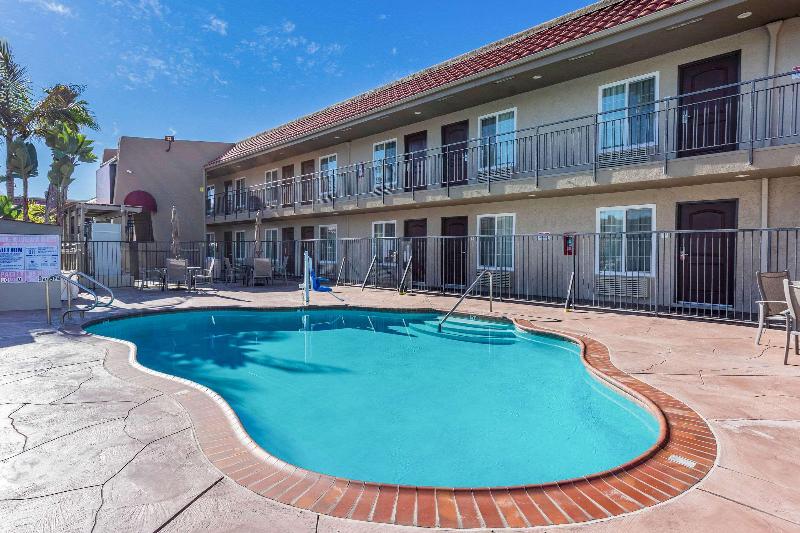 בית מלון כפרי Econo Lodge Inn & Suites Escondido Downtown