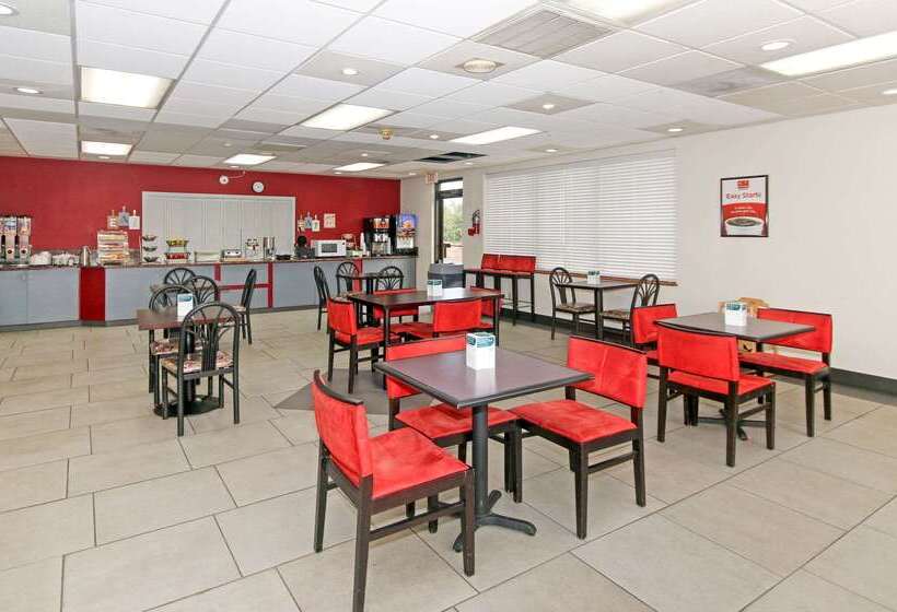 ホテル Econo Lodge Inn And Suites   Pilot Mountain