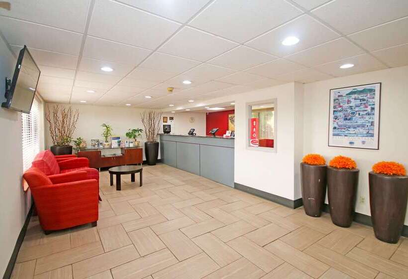 ホテル Econo Lodge Inn And Suites   Pilot Mountain