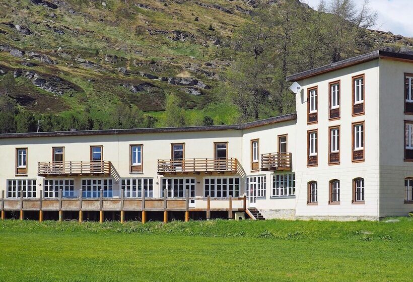 ホテル Maloja Palace