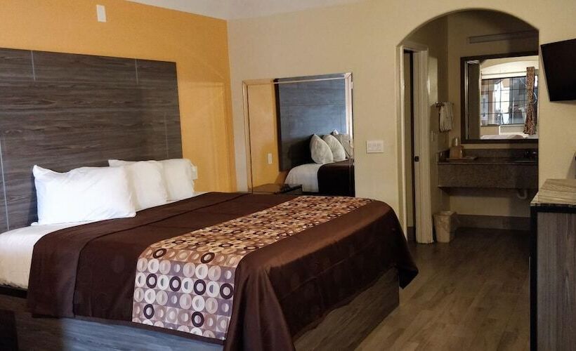 בית מלון כפרי Regency Inn And Suites Galena Park