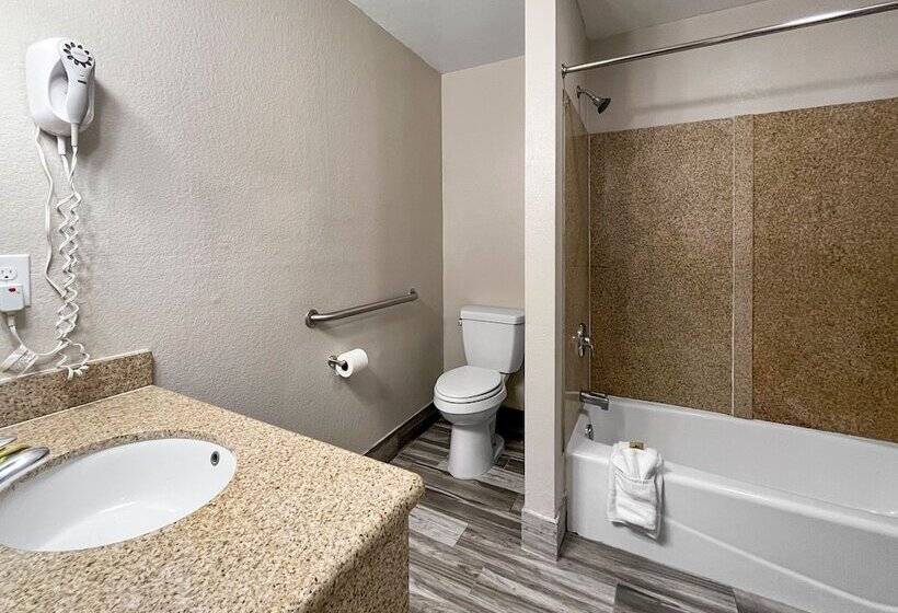 هتل Rodeo Lodge