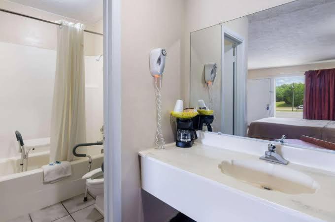 酒店 Rodeway Inn Church Hill  Tri Cities Area