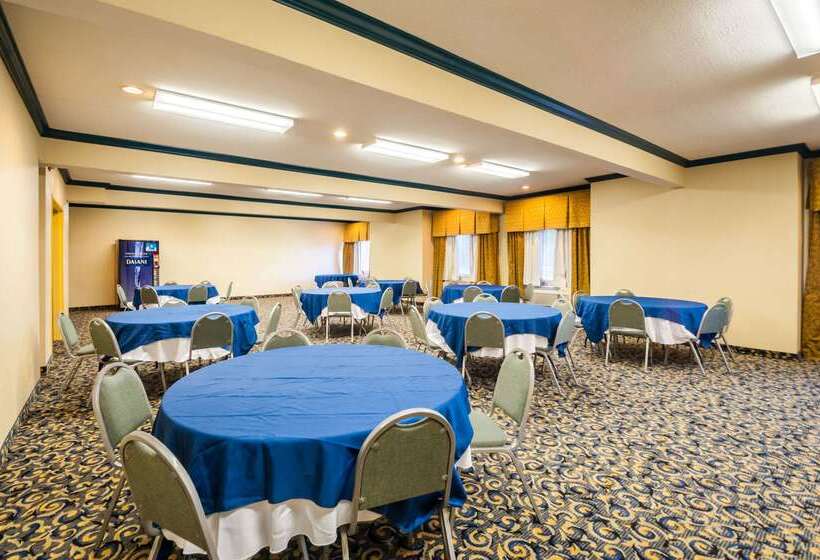 هتل Comfort Inn & Suites