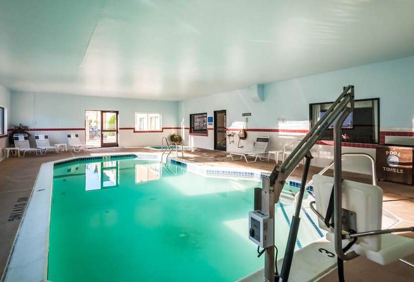 هتل Comfort Inn & Suites