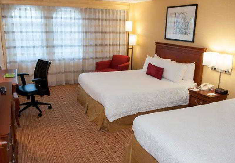 هتل Courtyard By Marriott Norfolk Downtown