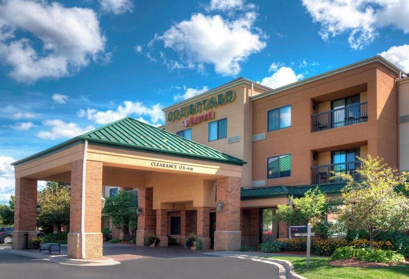هتل Courtyard By Marriott Traverse City