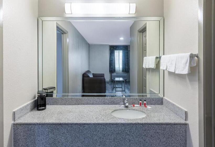 בית מלון כפרי Days Inn By Wyndham Baytown Tx