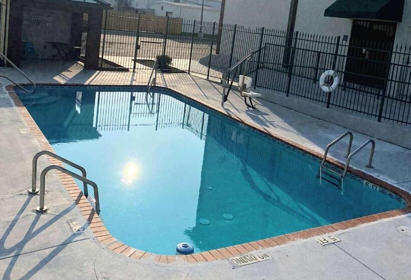 فندق Days Inn By Wyndham Laplace New Orleans