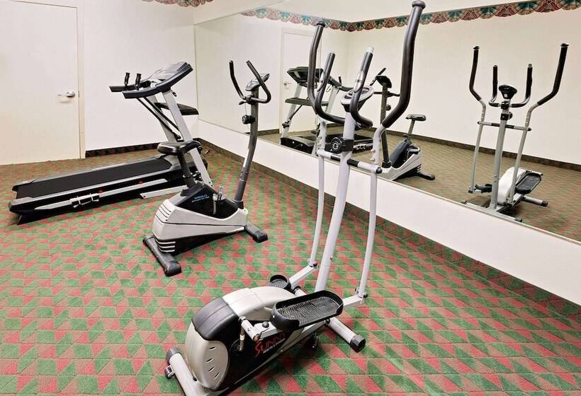 בית מלון כפרי Days Inn & Suites By Wyndham Opelousas