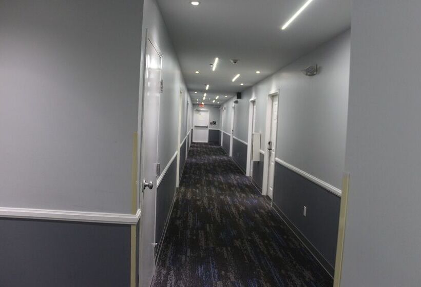호텔 Douglas Inn & Suites