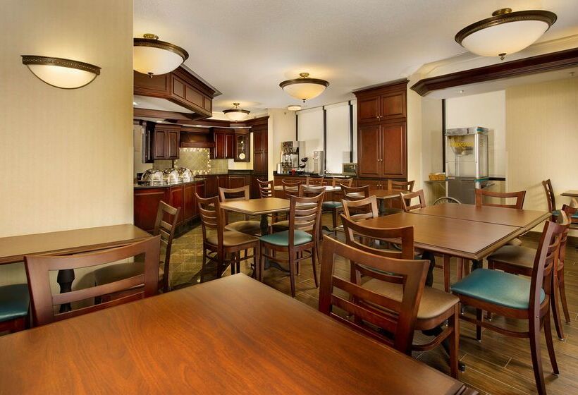 בית מלון כפרי Drury Inn & Suites Jackson Ridgeland