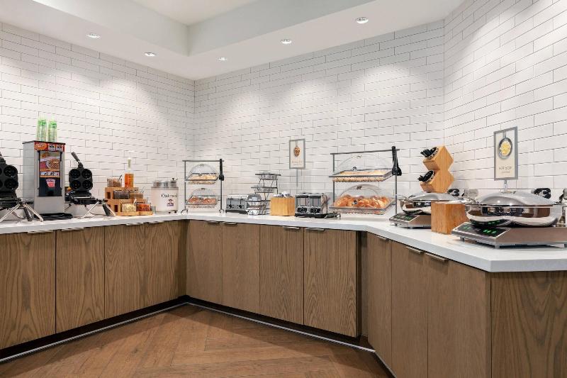 هتل Fairfield Inn By Marriott Visalia Sequoia