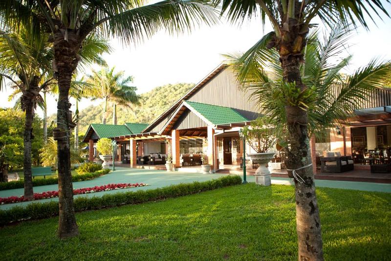 هتل Infinity Blue Resort & Spa