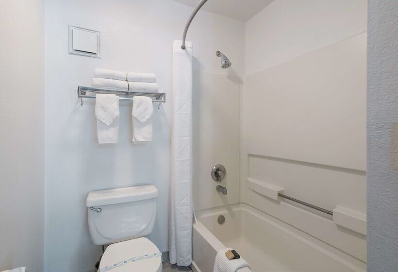 Отель Red Lion Inn & Suites Kennewick Tri Cities