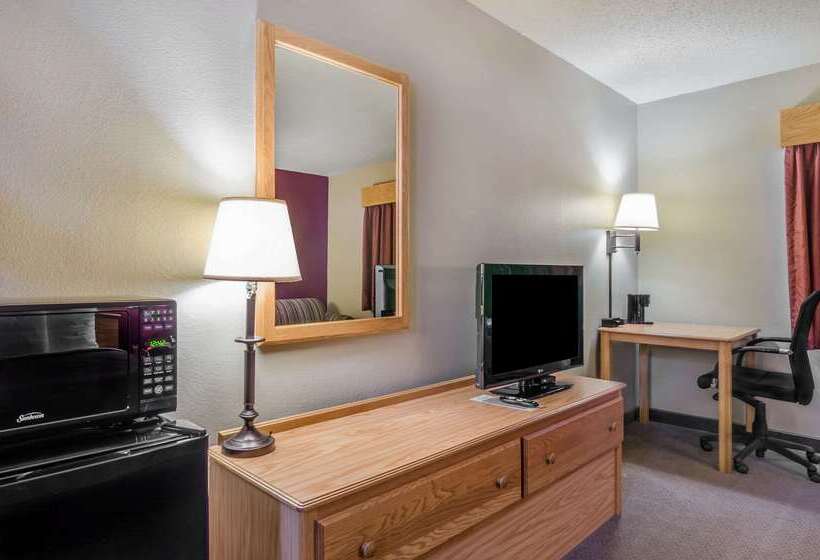 בית מלון כפרי Rodeway Inn