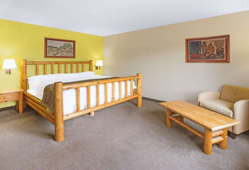 هتل Super 8 By Wyndham Davenport