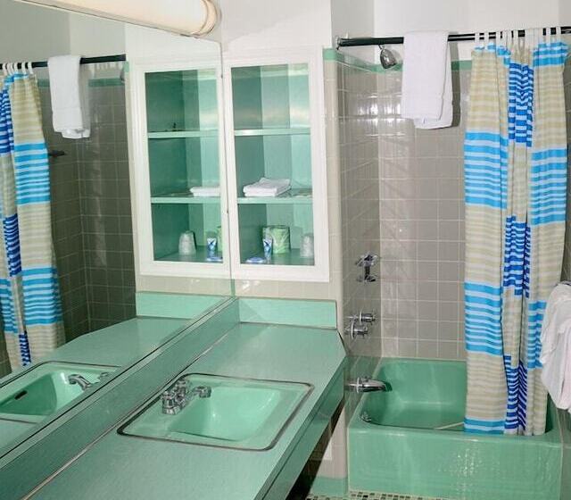 Отель The Cardinal Inn