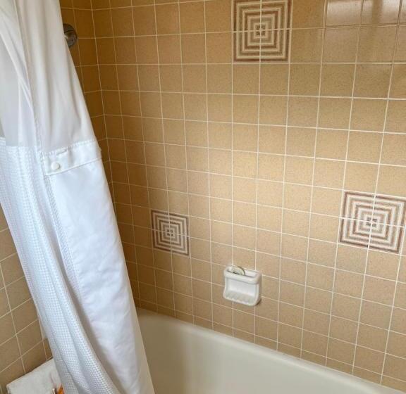فندق على الطريق Timbers Inn And Suites