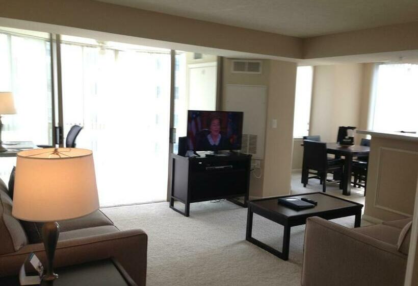 National At Ballston Metro