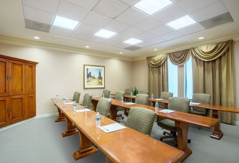 Oakwood Falls Church Aparthotel