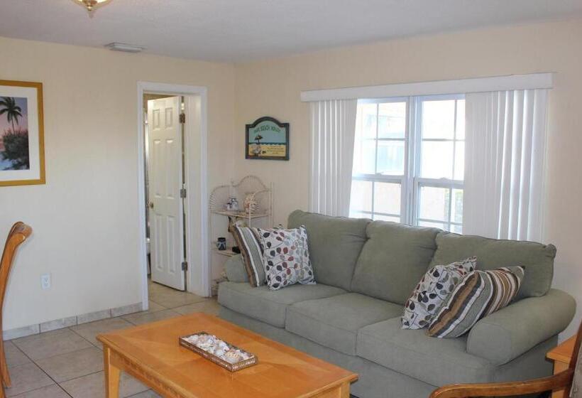 Отель A Beach Retreat On Casey Key