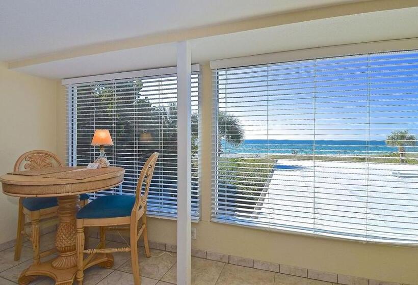 Отель A Beach Retreat On Casey Key