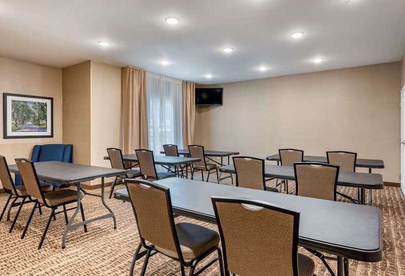 בית מלון כפרי Comfort Inn & Suites Northern Kentucky