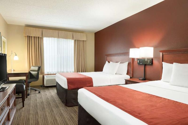בית מלון כפרי Comfort Inn & Suites St. Paul Northeast